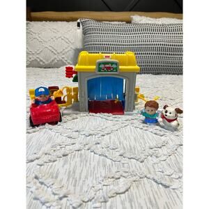Fisher-Price Little People Car Wash With Figures and Accessories